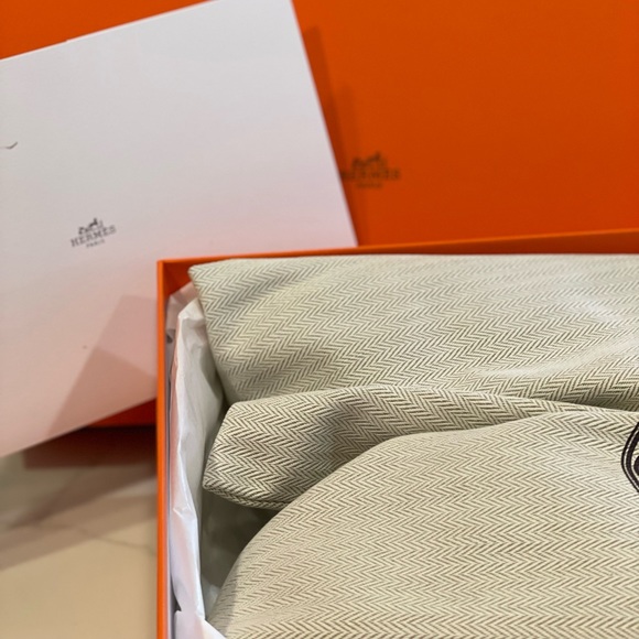 SOLD! 🎉🎉Hermes Chypre size 38 Bleu Celeste NWT - Picture 13 of 13